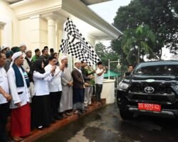 Wakil Wali Kota Pagar Alam Hj. Bertha Melepas Tim Relawan MUI Peduli Bencana Sumatra