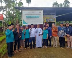 Wakil Bupati H. Suprayitno Meresmikan Pemberdayaan Pesantren BSI Usaha Peternakan Bebek Petelur
