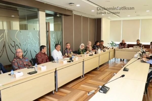 Wali Kota H. Rachmat Hidayat Beraudiensi Dengan  Direktur PT SMI